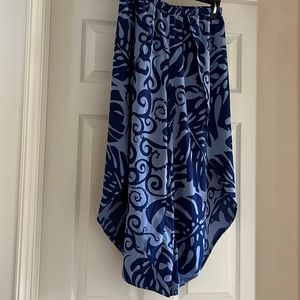 Pant with slits on sides that overlap.